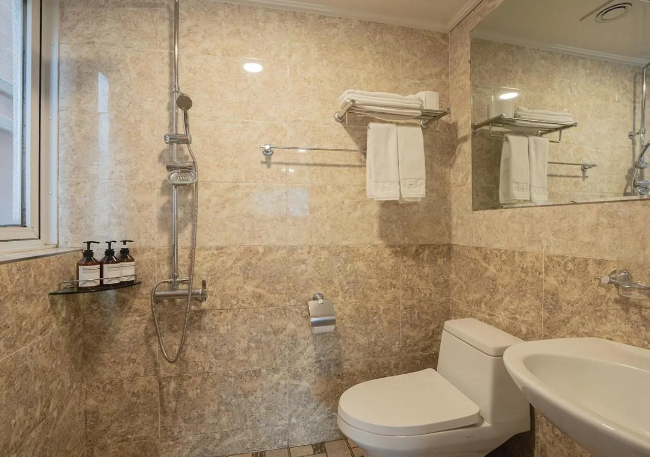 J2 Family Hotel Jeju 2*,